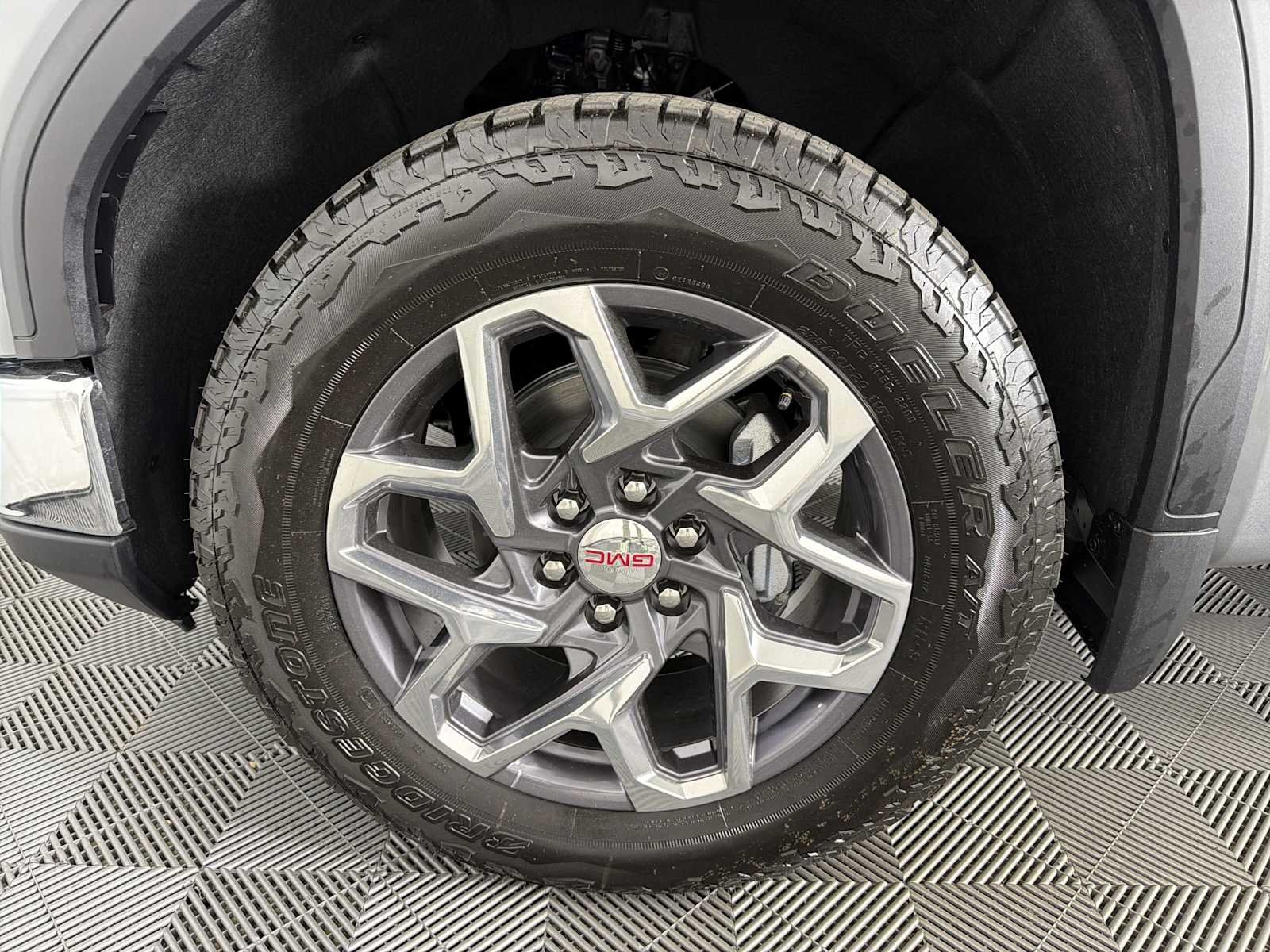 2026 GMC Sierra 1500 SLT - Photo 9