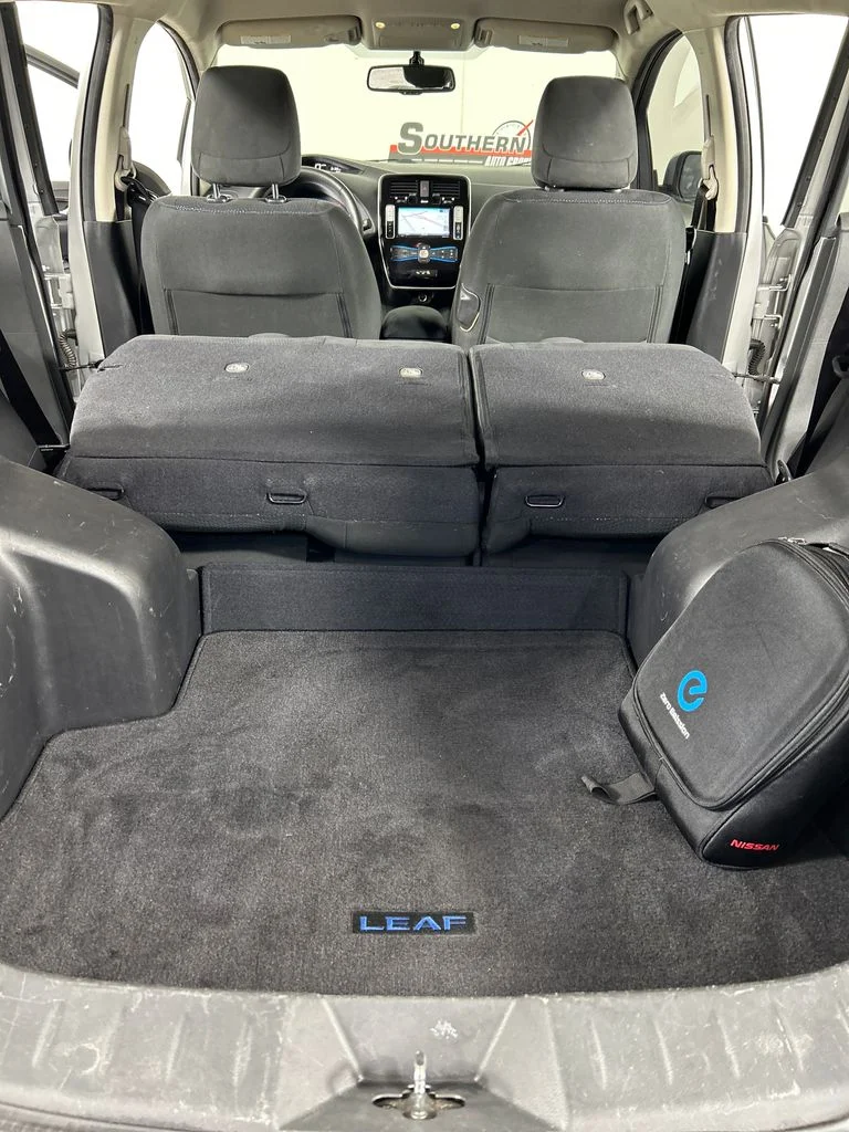 Used 2015 Silver Nissan SV image 21