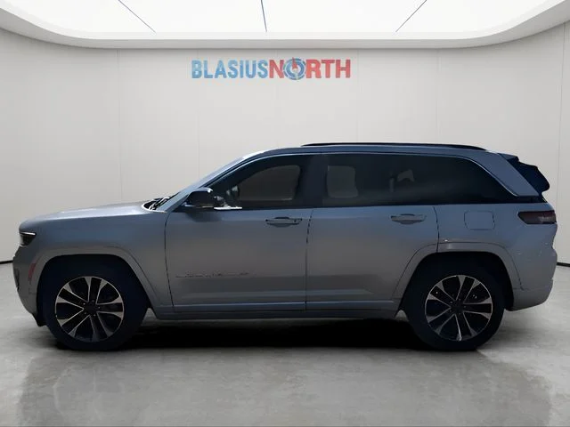 Pre-Owned 2022 Jeep Grand Cherokee Overland