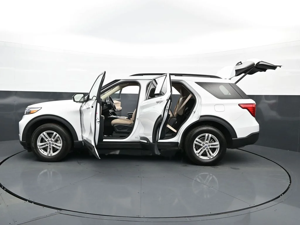 Used 2023 Oxford White Ford XLT image 43