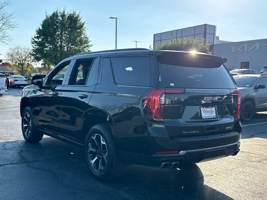 2025 GMC Yukon AT4 Ultimate - Photo 8