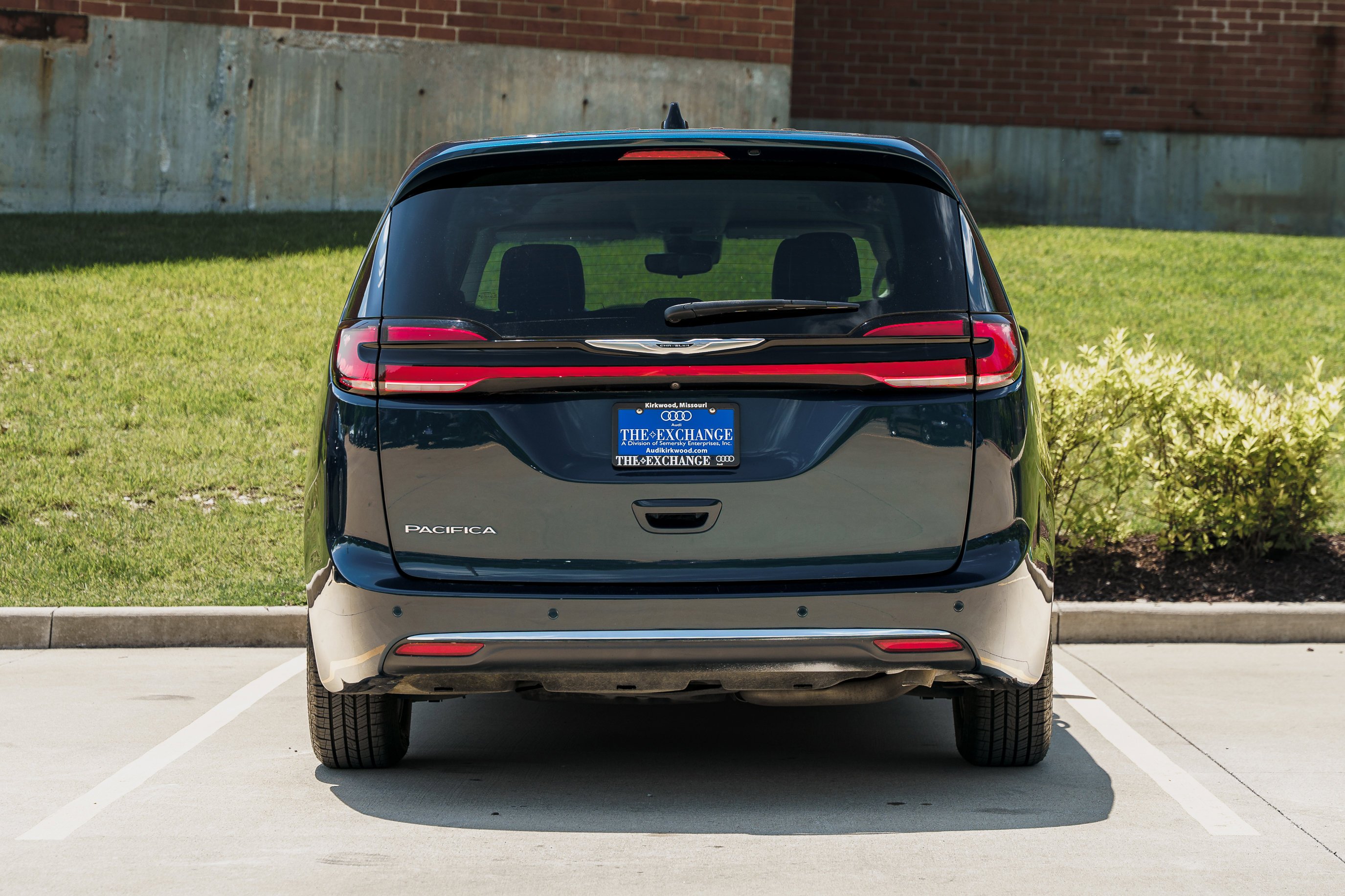 Used 2023 Fathom Blue Pearlcoat Chrysler Touring L image 27