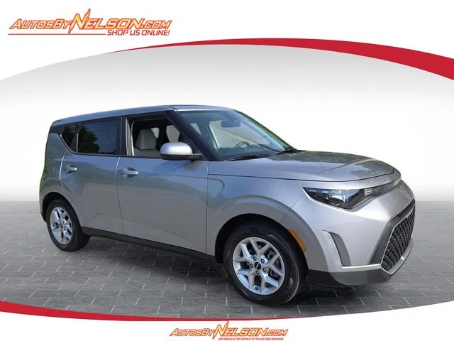 Used 2025 Silver Kia  image 1