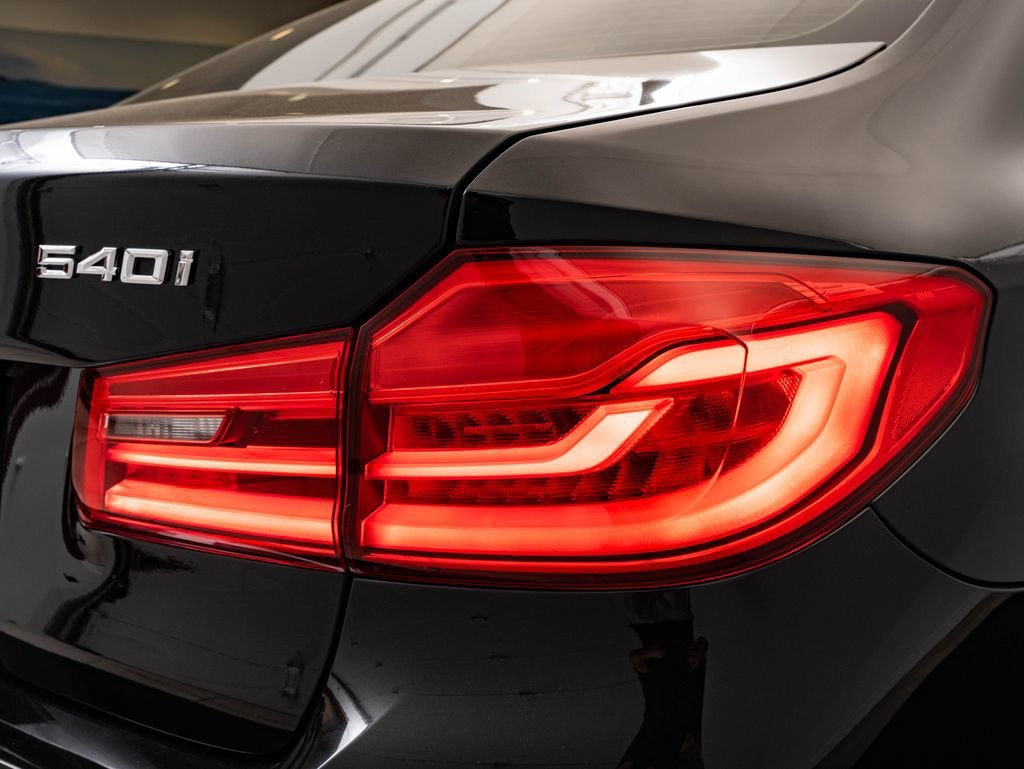 Used 2019 Black Sapphire Metallic BMW 540i image 9