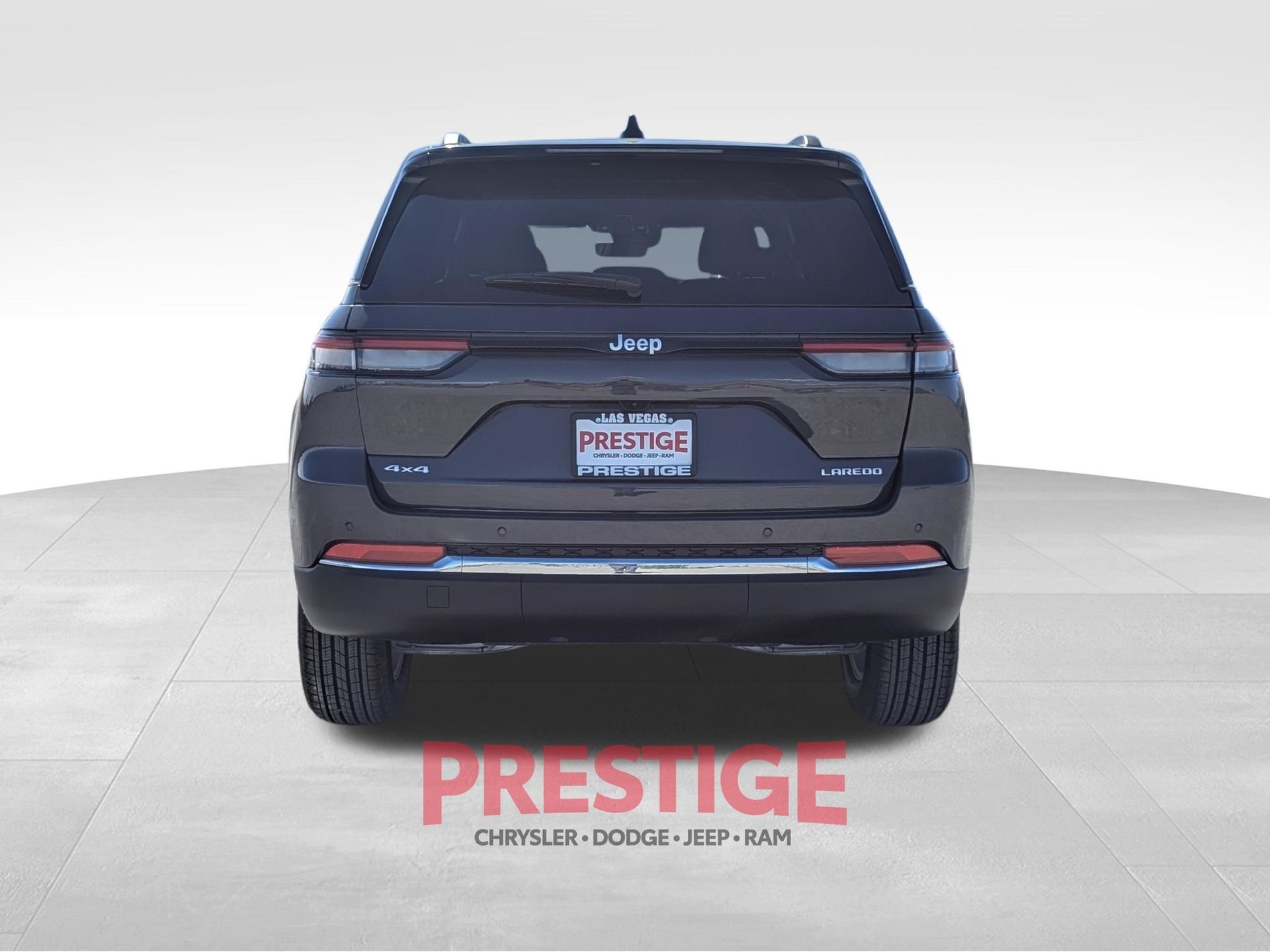 New 2026 Baltic Gray Metallic Clear-Coat Exterior Paint Jeep Laredo X image 6