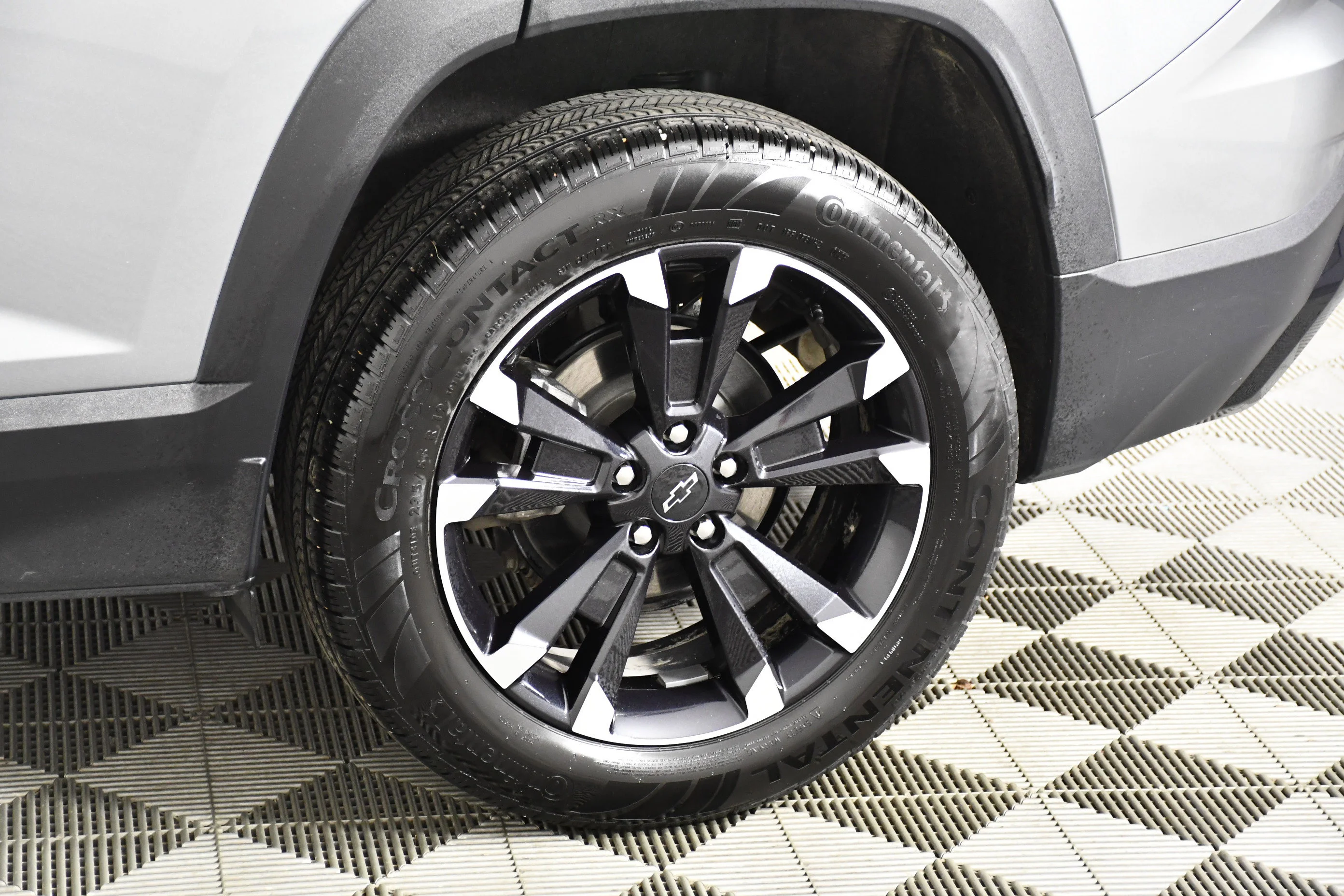 Used 2025 Sterling Gray Metallic Chevrolet AWD RS image 52