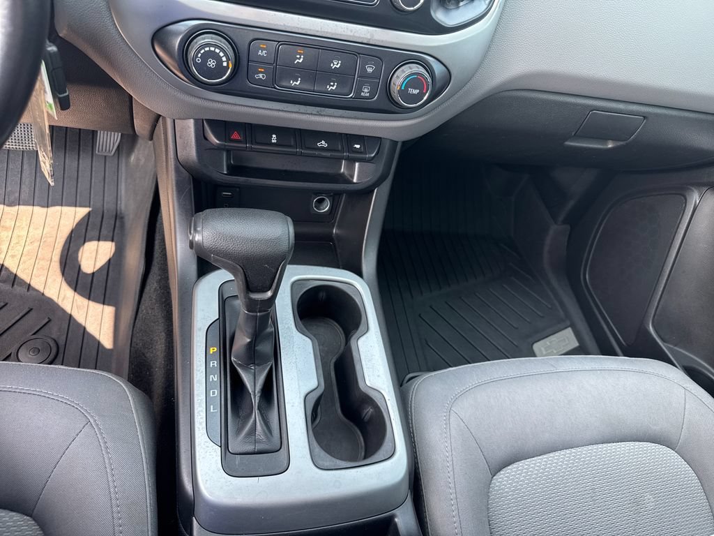 Used 2018 SUMMIT WHITE Chevrolet 4WD LT image 18