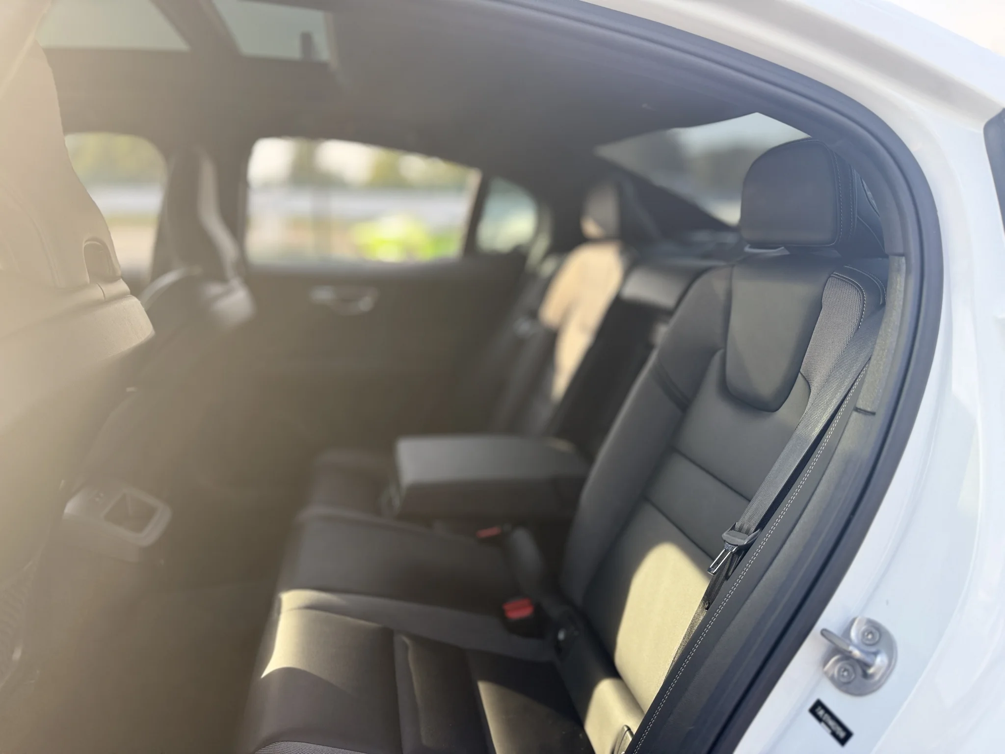 Used 2024 Crystal White Metallic Volvo Plus Black Edition image 31