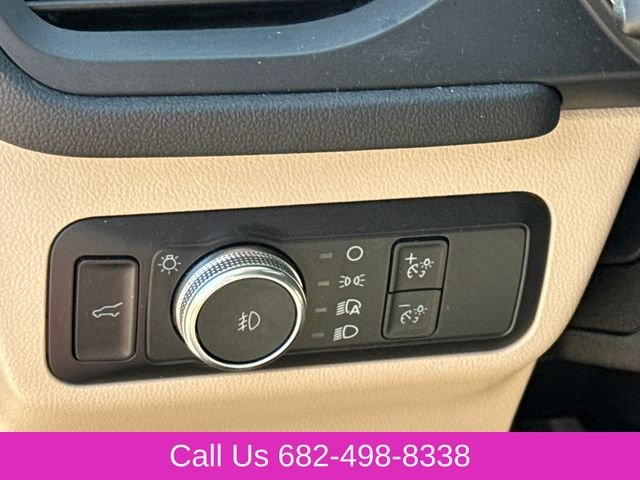Used 2022 Red Ford SEL image 23