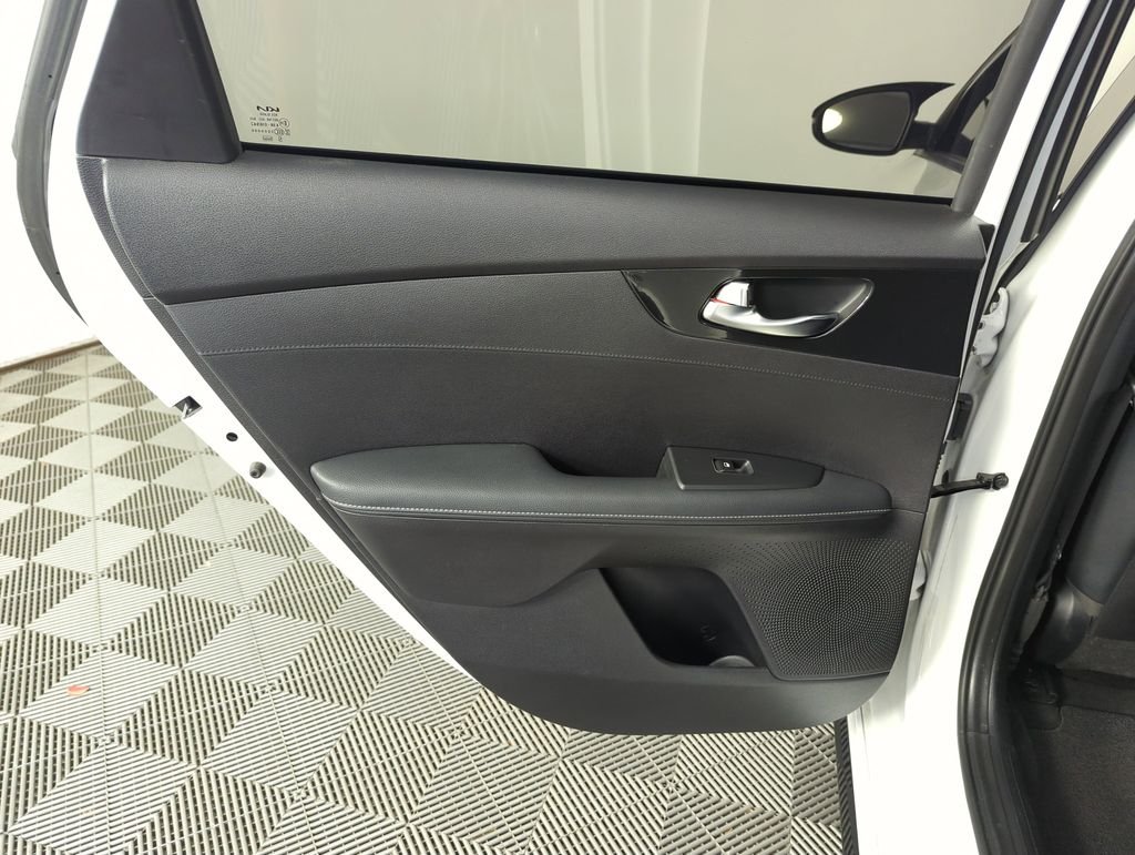 Used 2023 White Kia GT-Line image 29