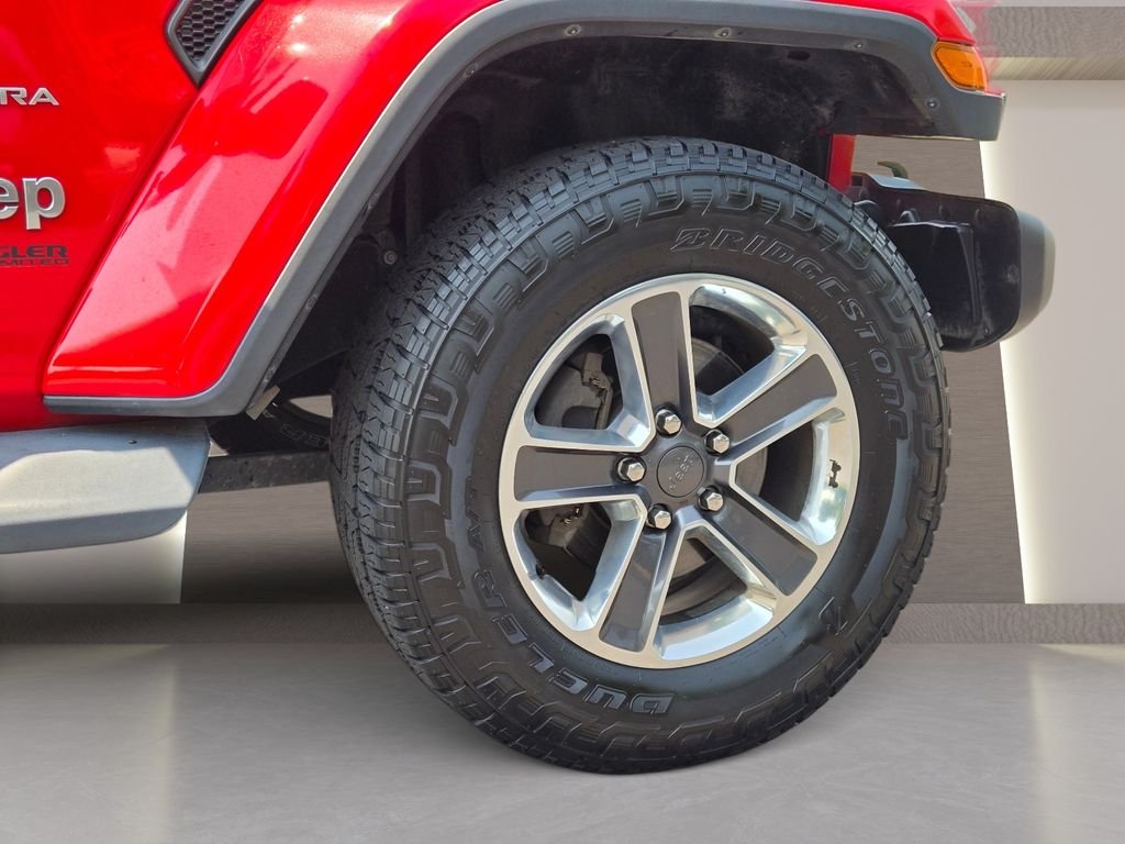 Used 2018 Red Jeep Unlimited Sahara image 5