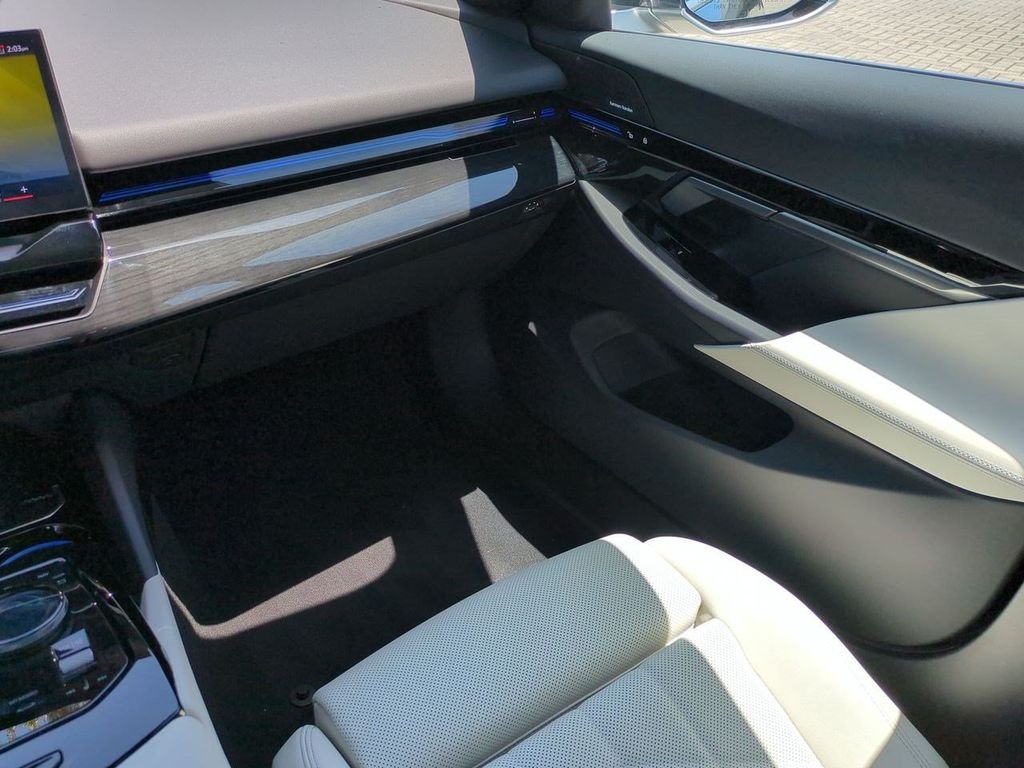 2026 BMW 5 Series 530i - Photo 17
