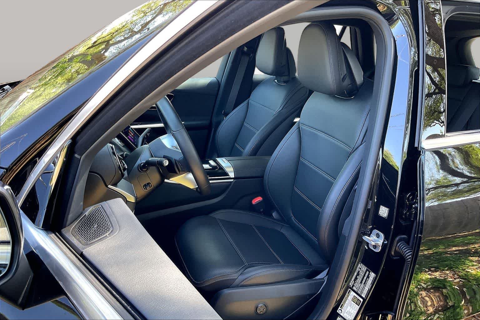 New 2026 Obsidian Black Metallic Mercedes-Benz GLC 300 image 9