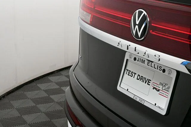 New 2026 Deep Black Pearl Volkswagen 2.0T SE image 36