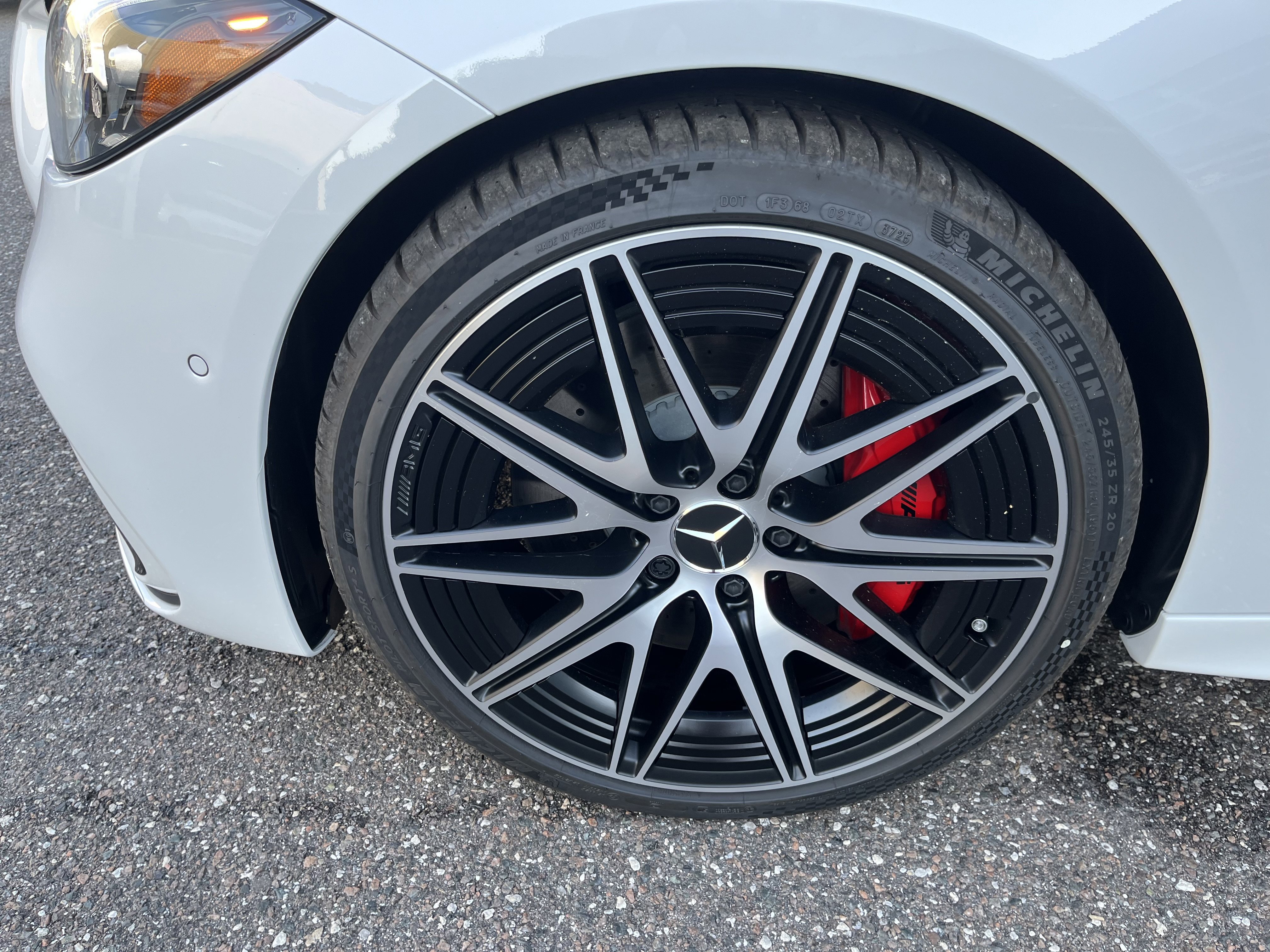 New 2026 MANUFAKTUR Moonlight White Metallic Mercedes-Benz AMG® C 43 image 40