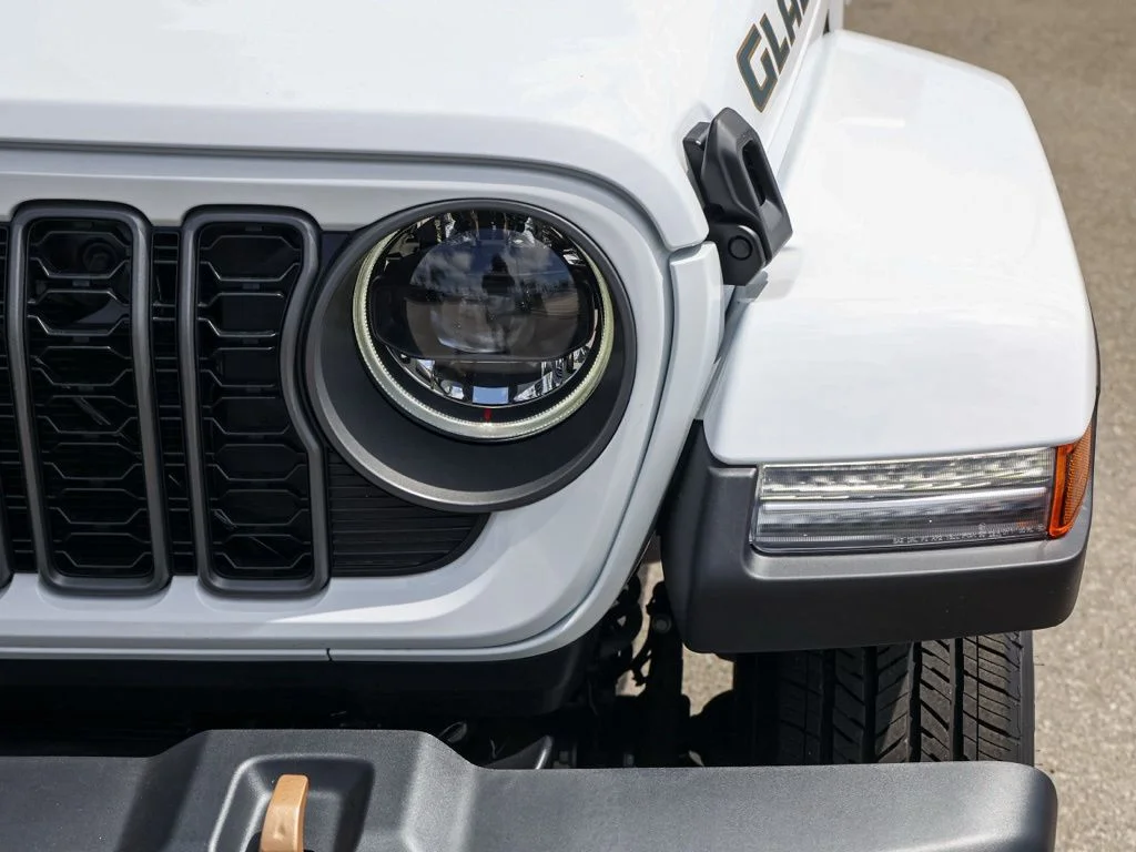 New 2026 Bright White Clear-Coat Exterior Paint Jeep 85th Anniversary Edition image 10