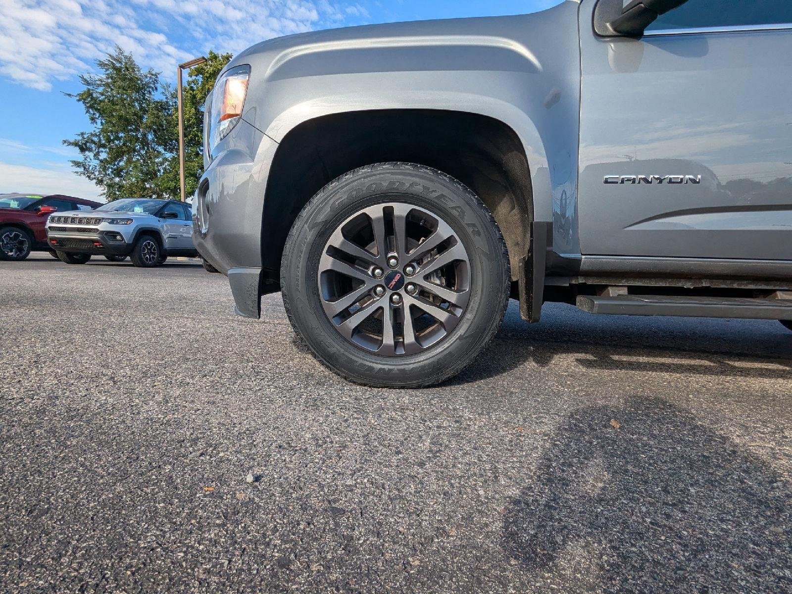 Used 2019 SATIN STEEL METALLIC GMC 4WD SLE image 10