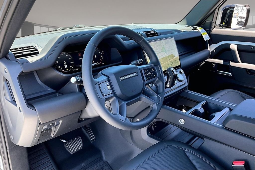 New 2026 FUJI WHITE Land Rover S 300PS  image 7