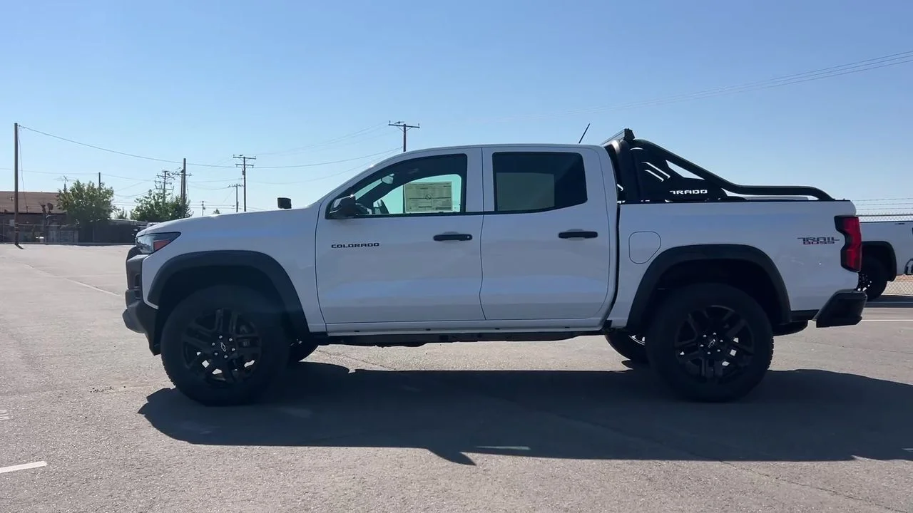 Used 2025 Summit White Chevrolet Trail Boss image 29