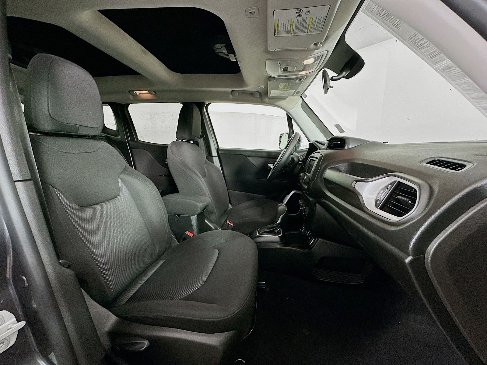 Used 2020 Granite Crystal Metallic Clearcoat Jeep Sport image 27