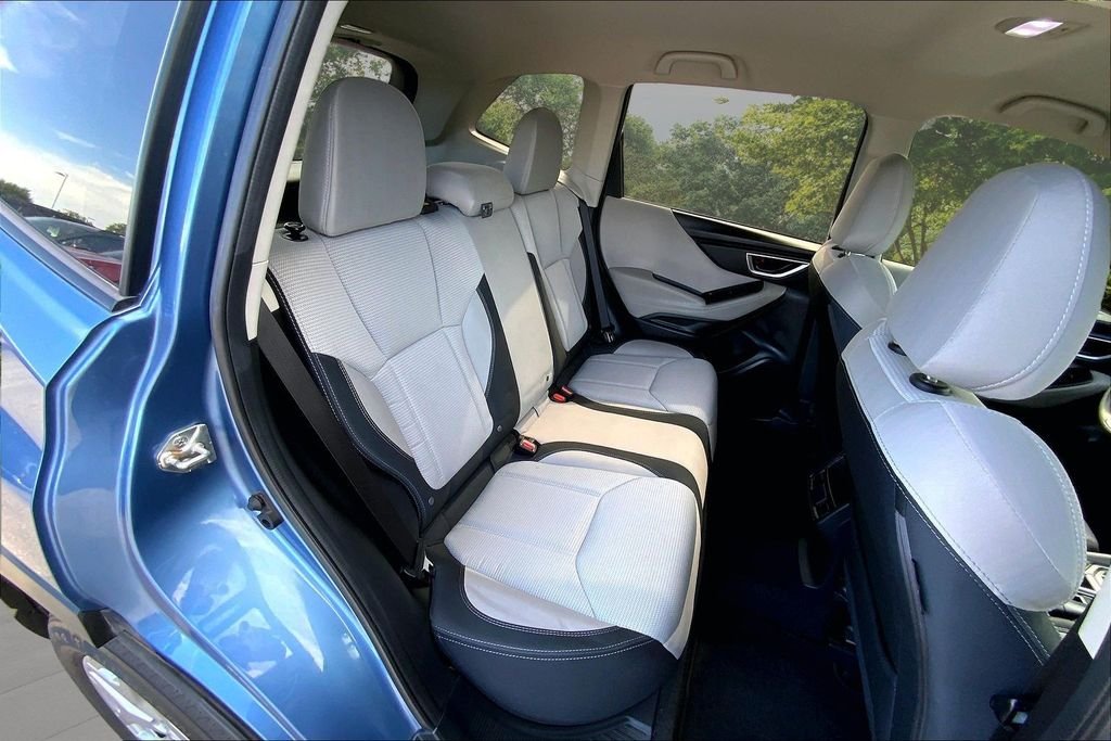 Used 2023 Blue Subaru Base image 24