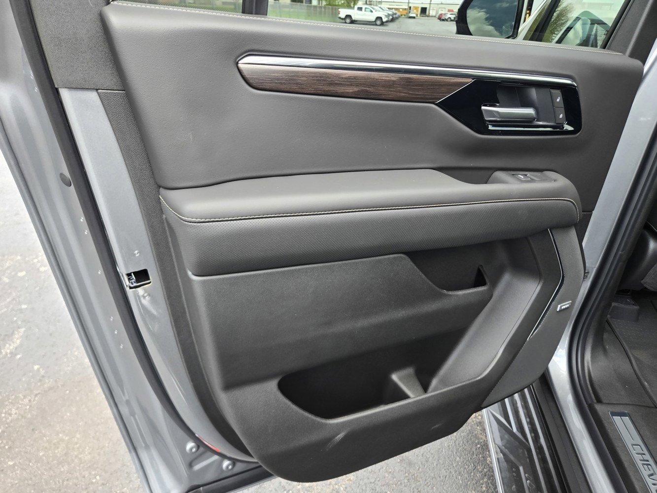 2026 Chevrolet Suburban Premier - Photo 28