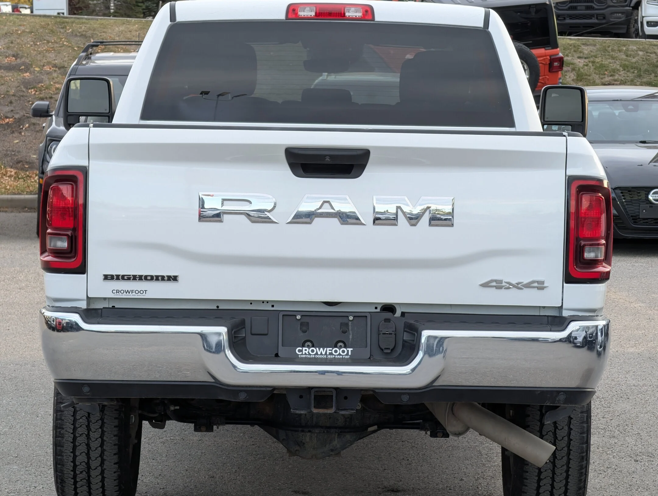 Used 2025 White RAM Big Horn - Level I - 6.4L HEMI - Apple CarPla - Big Horn 4x4 Crew Cab 64 Box image 7
