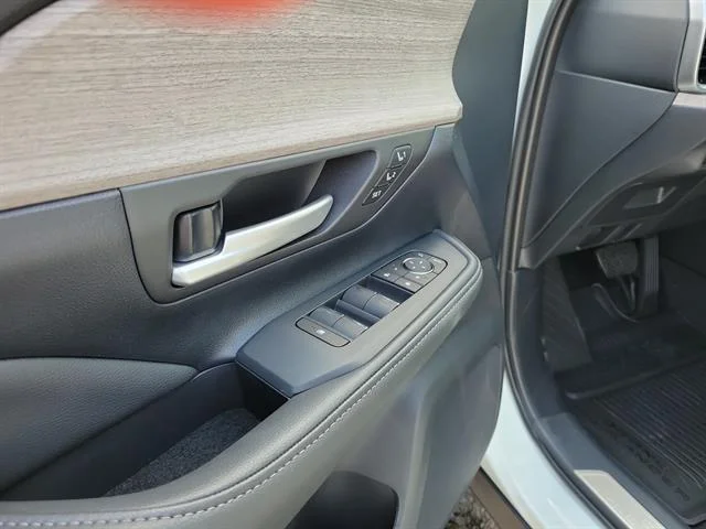New 2026 Wind Chill Pearl Toyota Platinum image 18
