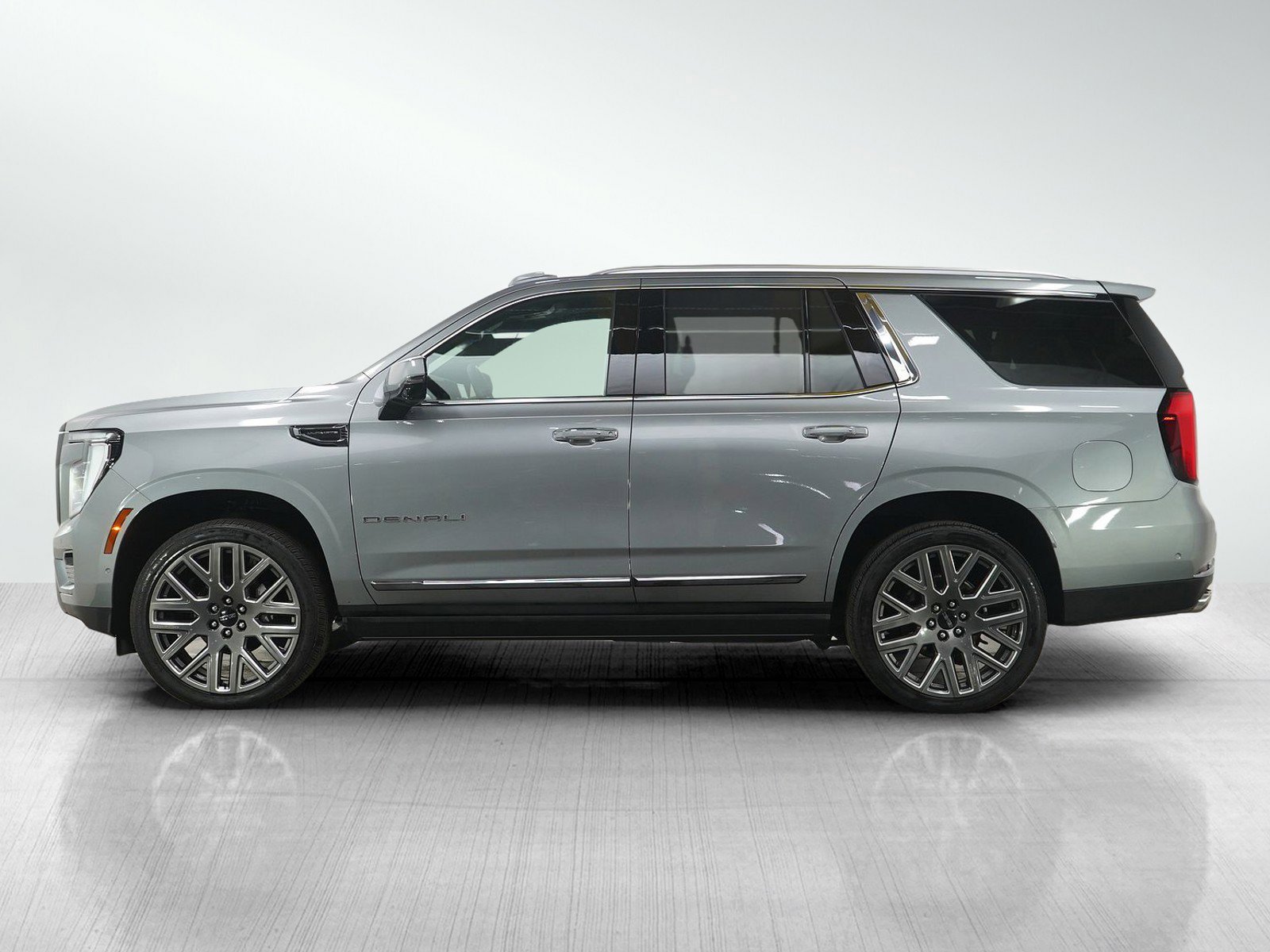 Used 2025 GMC Yukon Denali Ultimate with VIN 1GKS2ERL9SR168039 for sale in Bloomington, Minnesota