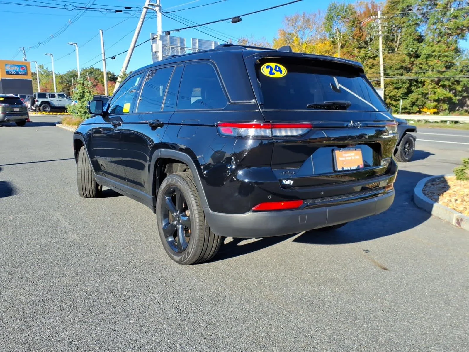 Certified Used 2024 Diamond Black Crystal Pearlcoat Jeep Limited image 10