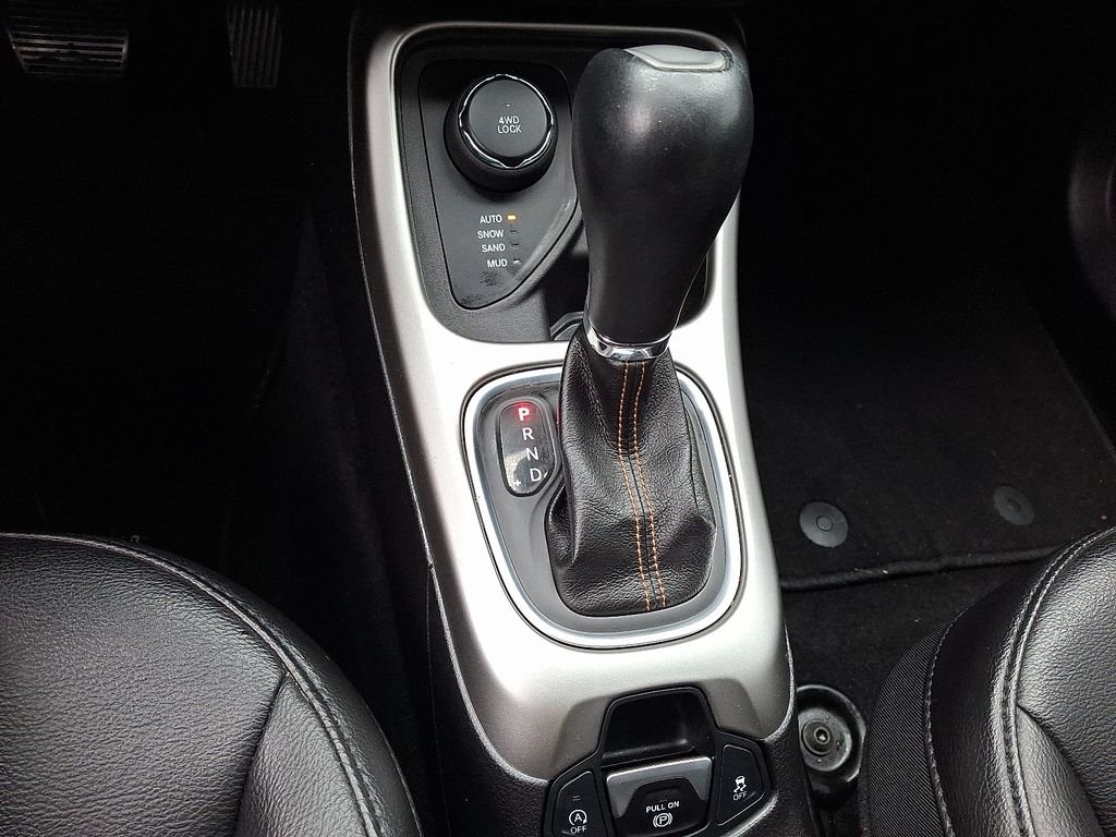Used 2019 Black Jeep Latitude image 16