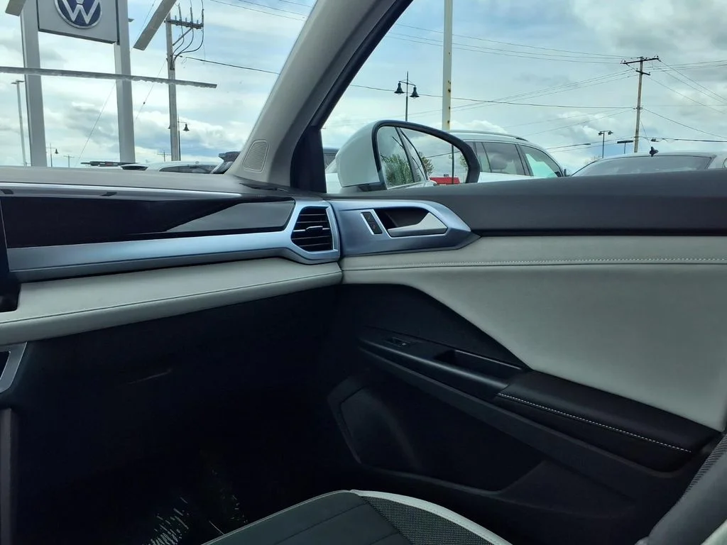 New 2026 Pure White Volkswagen 1.5T SE image 21
