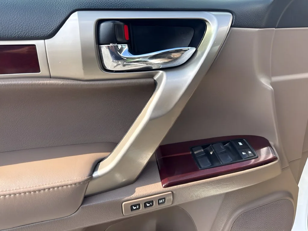 Used 2019 White Lexus 460 image 28