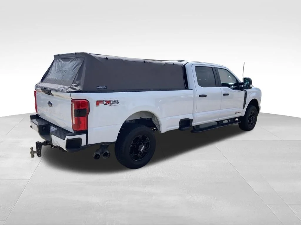 Used 2025 White Ford XL image 18