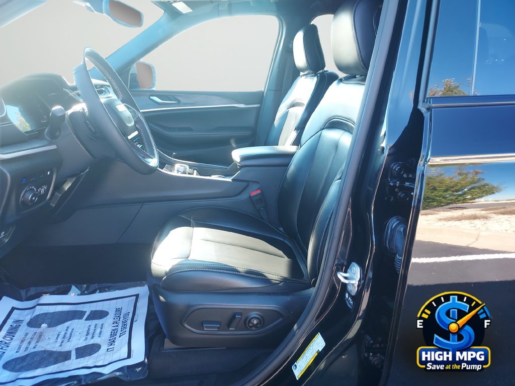 Used 2024 Black Jeep 4xe image 31