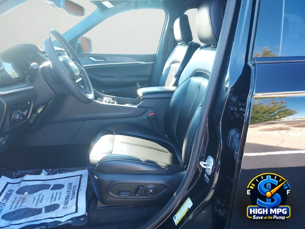 Used 2024 Black Jeep 4xe image 31