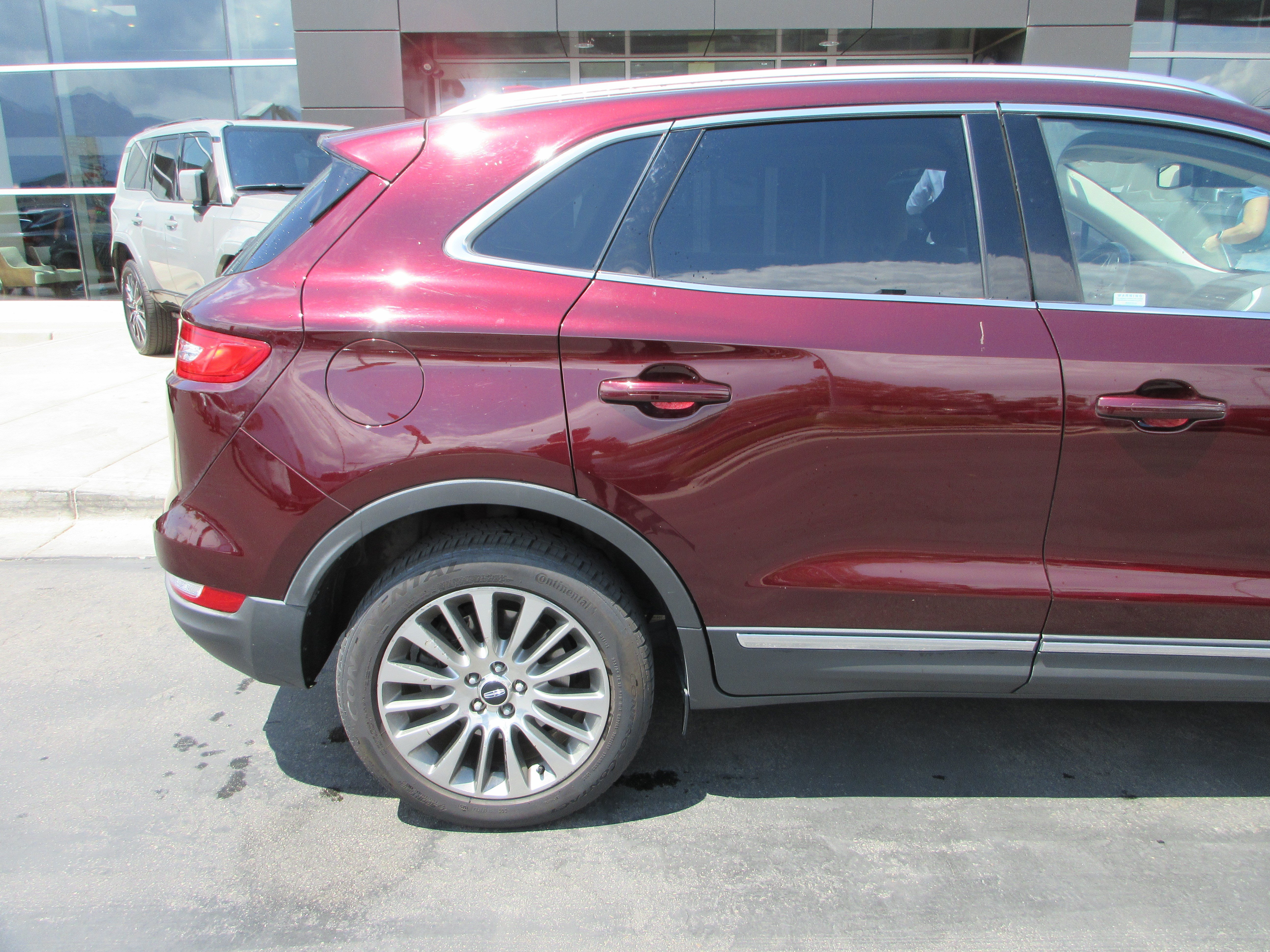 Used 2016 Burgundy Velvet Metallic Tinted Clearcoat Lincoln Reserve image 11