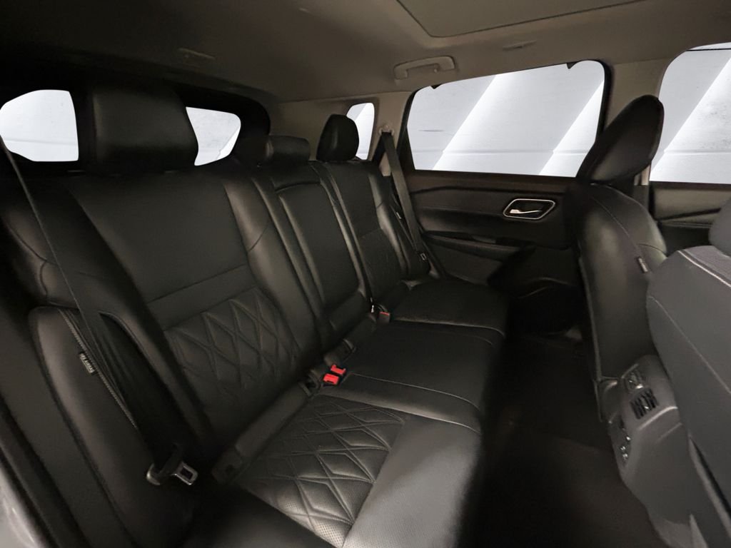 Used 2022 Gray Nissan Platinum image 16
