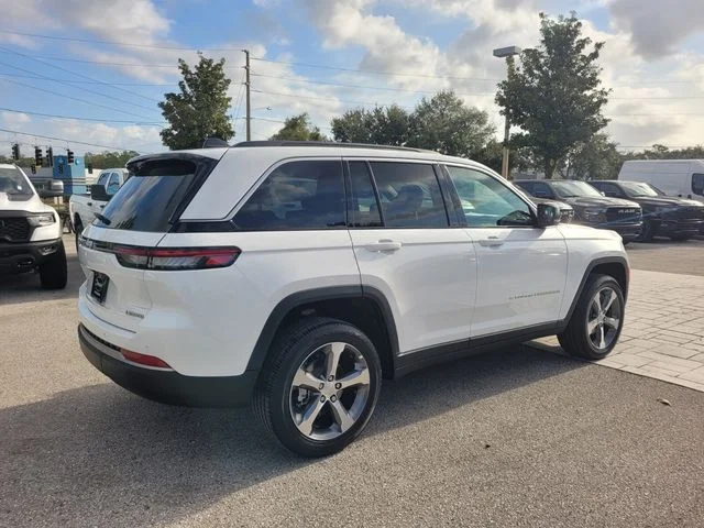 New 2026 Bright White Clear-Coat Exterior Paint Jeep Limited image 14