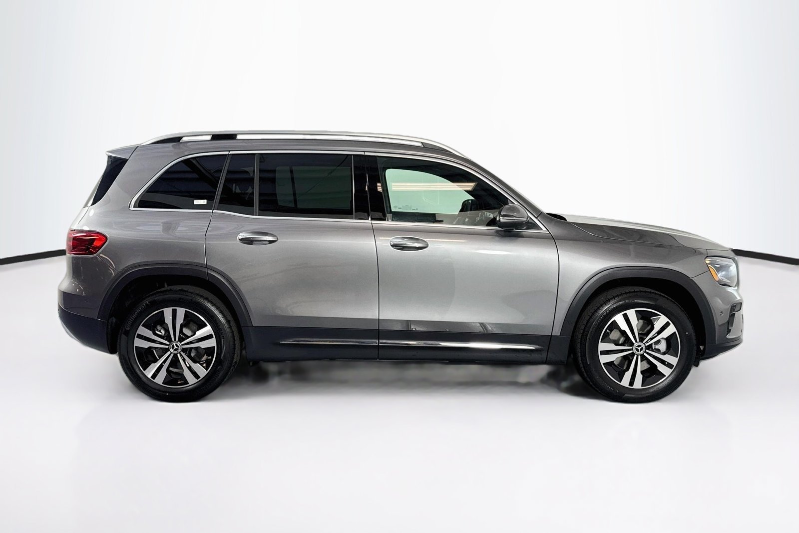 New 2026 Mountain Grey Metallic Mercedes-Benz GLB 250 image 4