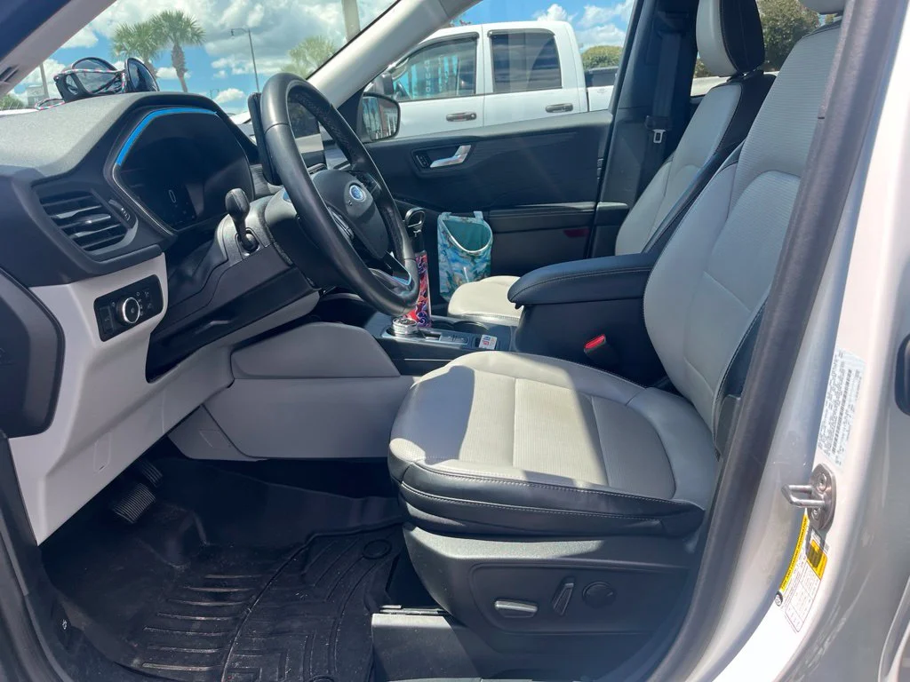 Used 2024 White Ford Platinum image 1