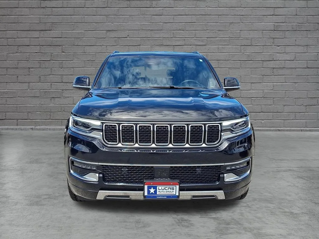Used 2023 Diamond Black Crystal Pearlcoat Jeep Series III image 4