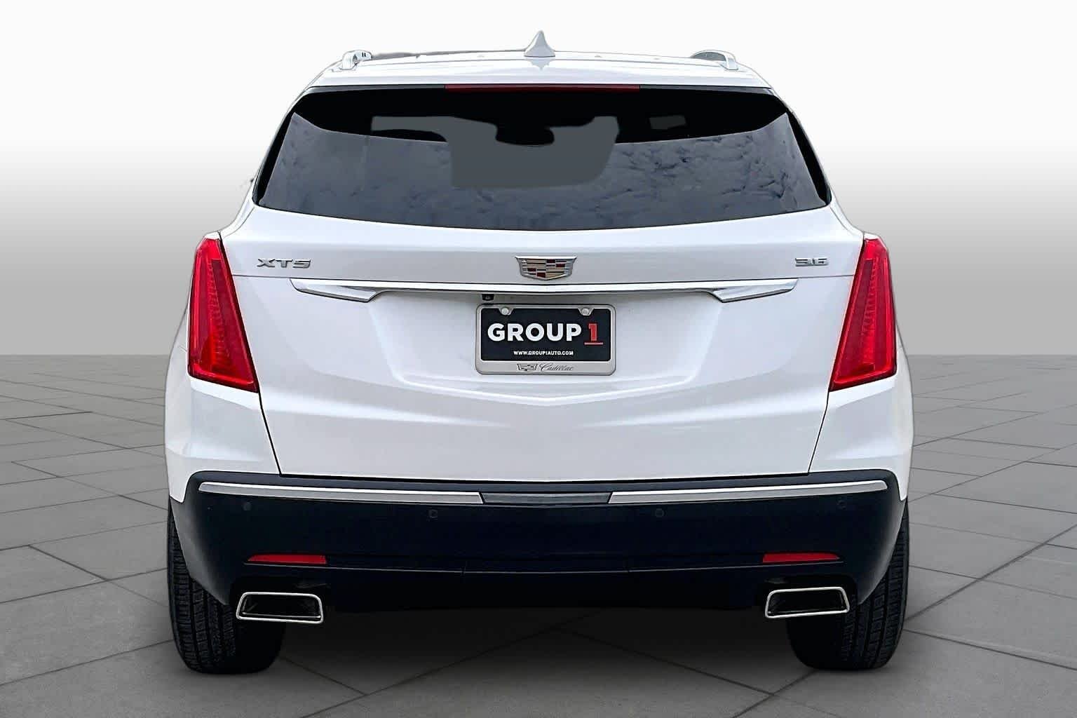Used 2018 Crystal White Tricoat Cadillac Luxury FWD image 5