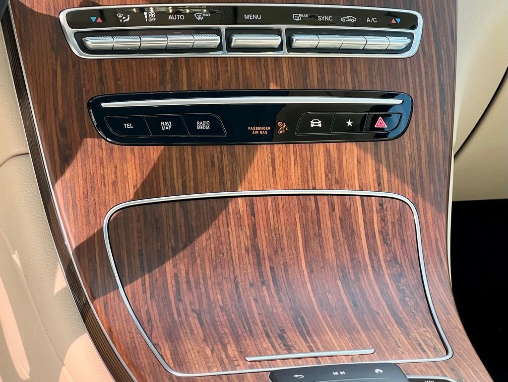Certified Used 2022  Mercedes-Benz GLC 300 image 25