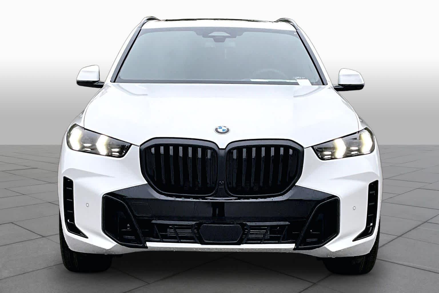 New 2026 Mineral White Metallic BMW xDrive40i image 3
