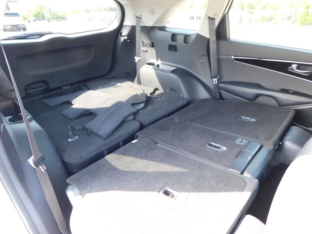 Used 2020 White Kia SX image 28