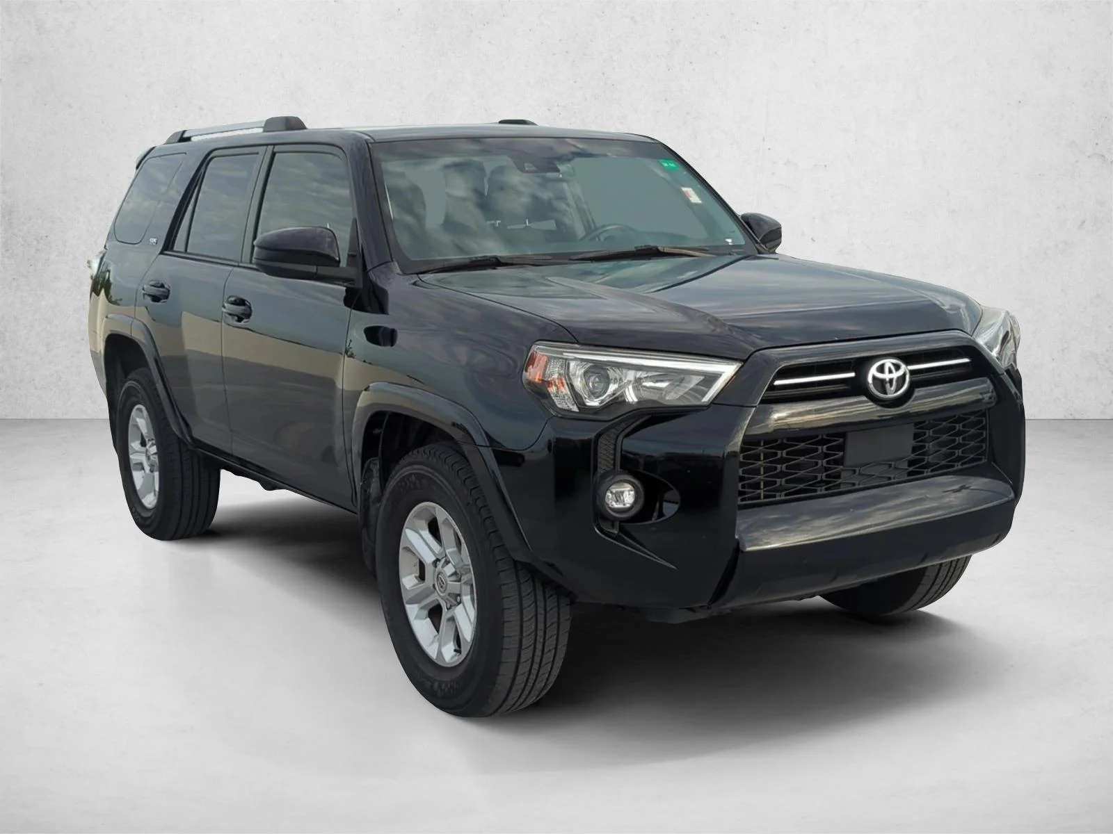 Used 2022 Midnight Black Metallic Toyota SR5 image 4