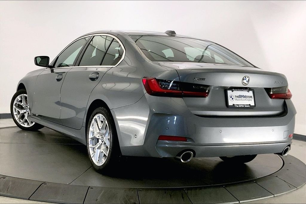 Used 2025 Skyscraper Grey Metallic BMW  image 10