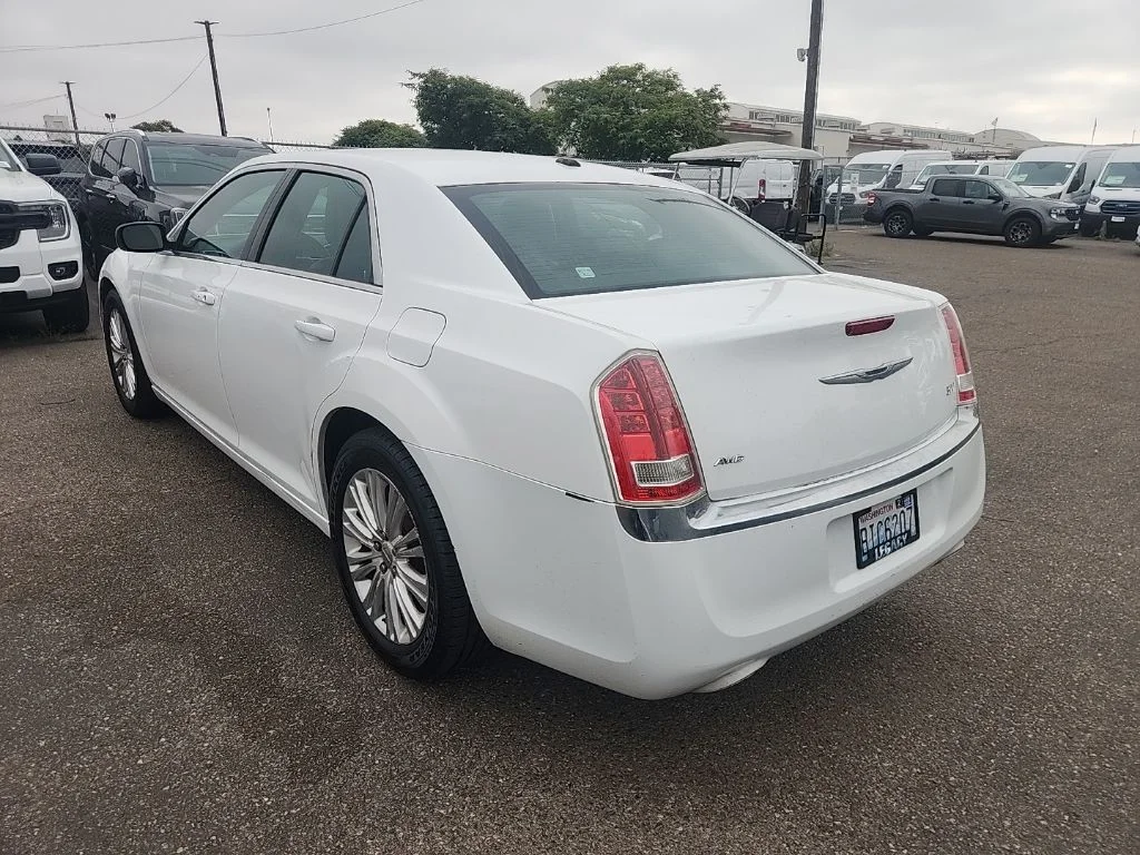 Used 2013 White Chrysler Base image 9