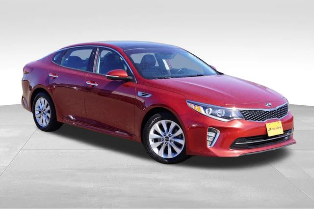 2018 Kia Optima S AT's photo